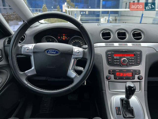 Сірий Форд С-Макс, об'ємом двигуна 2 л та пробігом 213 тис. км за 8250 $, фото 28 на Automoto.ua