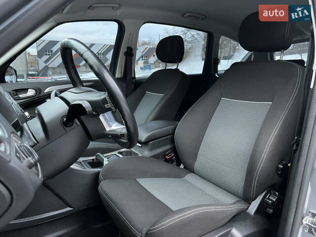 Сірий Форд С-Макс, об'ємом двигуна 2 л та пробігом 213 тис. км за 8250 $, фото 17 на Automoto.ua