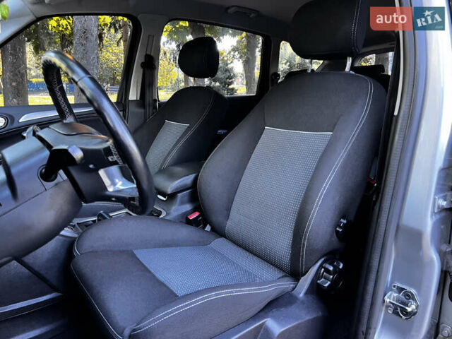 Сірий Форд С-Макс, об'ємом двигуна 2 л та пробігом 213 тис. км за 7300 $, фото 20 на Automoto.ua