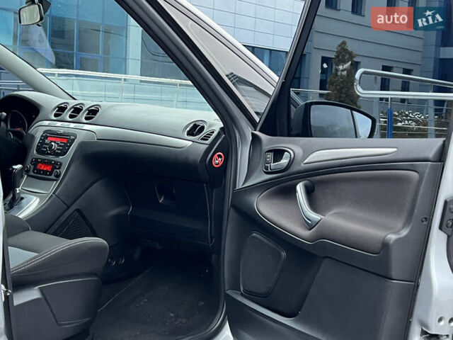 Сірий Форд С-Макс, об'ємом двигуна 2 л та пробігом 213 тис. км за 8250 $, фото 22 на Automoto.ua