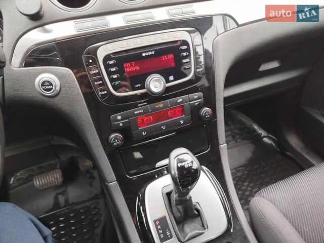 Серый Форд С-Макс, объемом двигателя 2 л и пробегом 207 тыс. км за 10490 $, фото 11 на Automoto.ua