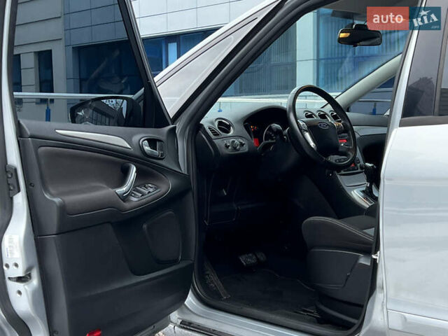 Сірий Форд С-Макс, об'ємом двигуна 2 л та пробігом 213 тис. км за 8250 $, фото 13 на Automoto.ua