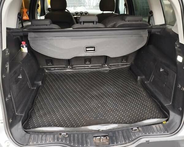 Серый Форд С-Макс, объемом двигателя 2 л и пробегом 207 тыс. км за 10490 $, фото 17 на Automoto.ua