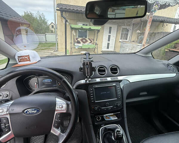 Серый Форд С-Макс, объемом двигателя 1.6 л и пробегом 211 тыс. км за 11000 $, фото 9 на Automoto.ua