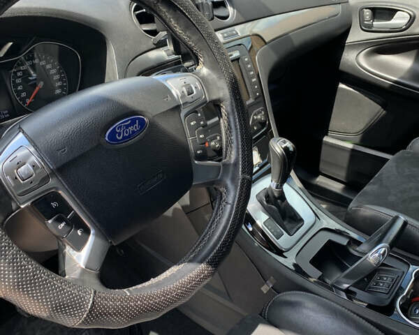 Сірий Форд С-Макс, об'ємом двигуна 2 л та пробігом 228 тис. км за 9600 $, фото 5 на Automoto.ua