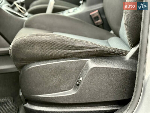 Серый Форд С-Макс, объемом двигателя 2 л и пробегом 330 тыс. км за 11450 $, фото 26 на Automoto.ua