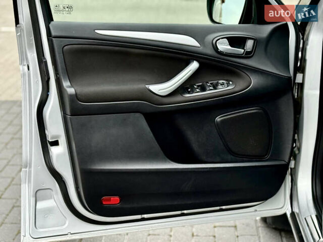 Серый Форд С-Макс, объемом двигателя 2 л и пробегом 330 тыс. км за 11450 $, фото 23 на Automoto.ua