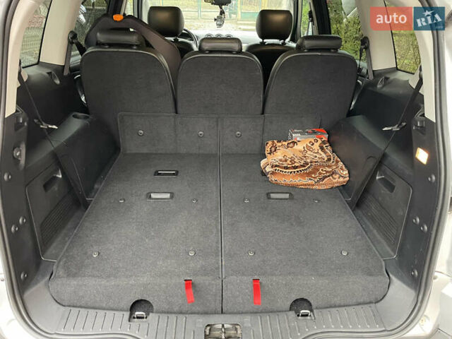 Серый Форд С-Макс, объемом двигателя 2 л и пробегом 219 тыс. км за 12500 $, фото 9 на Automoto.ua