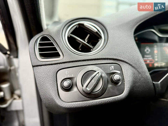 Серый Форд С-Макс, объемом двигателя 2 л и пробегом 330 тыс. км за 11450 $, фото 33 на Automoto.ua