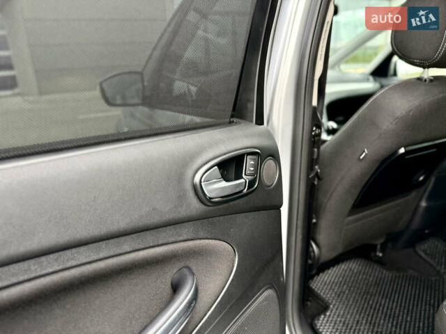 Серый Форд С-Макс, объемом двигателя 2 л и пробегом 330 тыс. км за 11450 $, фото 43 на Automoto.ua