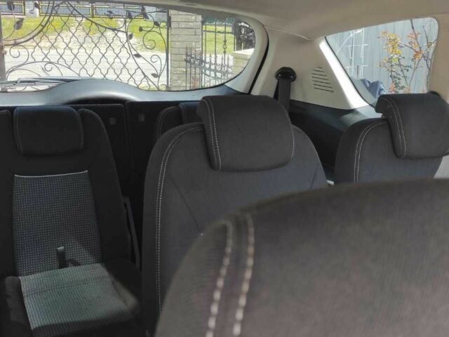 Сірий Форд С-Макс, об'ємом двигуна 1.6 л та пробігом 260 тис. км за 10500 $, фото 5 на Automoto.ua