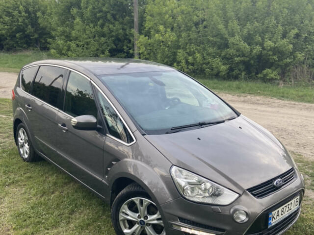 Сірий Форд С-Макс, об'ємом двигуна 2 л та пробігом 238 тис. км за 9800 $, фото 1 на Automoto.ua