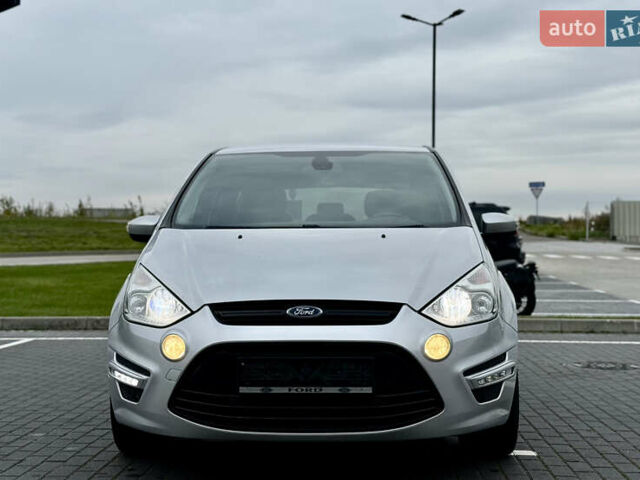 Серый Форд С-Макс, объемом двигателя 2 л и пробегом 330 тыс. км за 11450 $, фото 1 на Automoto.ua