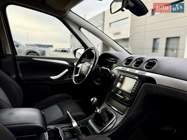 Серый Форд С-Макс, объемом двигателя 2 л и пробегом 330 тыс. км за 11450 $, фото 50 на Automoto.ua