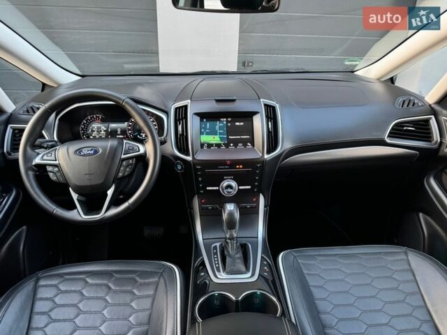 Серый Форд С-Макс, объемом двигателя 2 л и пробегом 214 тыс. км за 15700 $, фото 4 на Automoto.ua