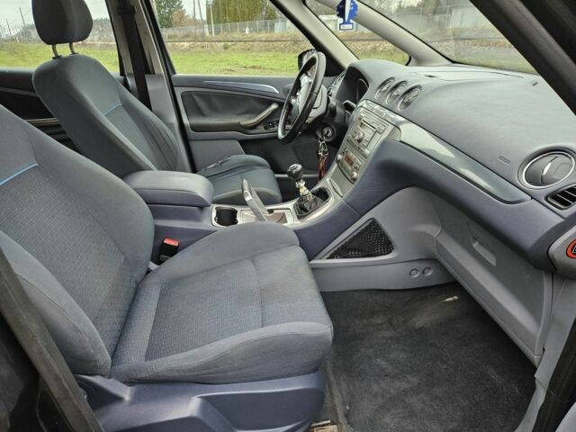 Серый Форд С-Макс, объемом двигателя 1.8 л и пробегом 346 тыс. км за 2400 $, фото 9 на Automoto.ua