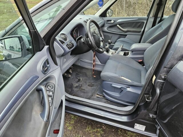 Серый Форд С-Макс, объемом двигателя 1.8 л и пробегом 346 тыс. км за 2400 $, фото 12 на Automoto.ua