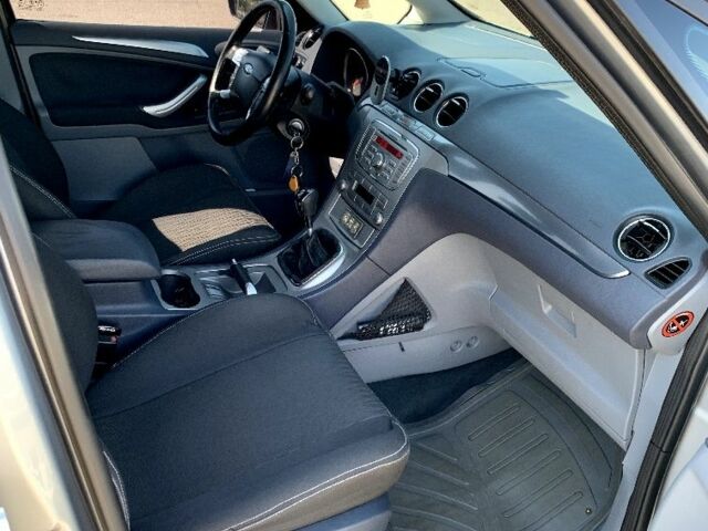 Форд С-Макс 2008 в Николаеве на Automoto.ua Серый Форд С-Макс, объемом двигателя 2 л и пробегом 400 тыс. км за 6000 $, фото 5 на Automoto.ua