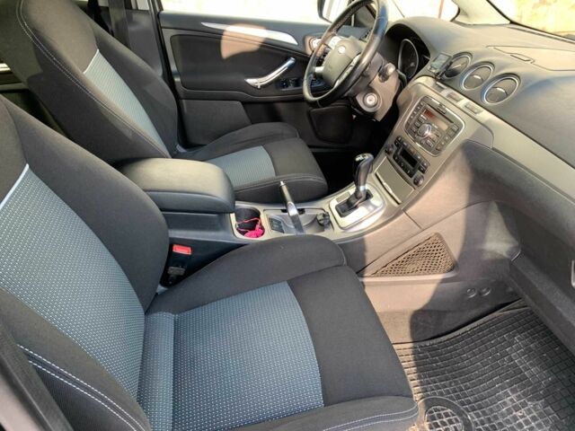 Серый Форд С-Макс, объемом двигателя 2 л и пробегом 262 тыс. км за 7900 $, фото 8 на Automoto.ua