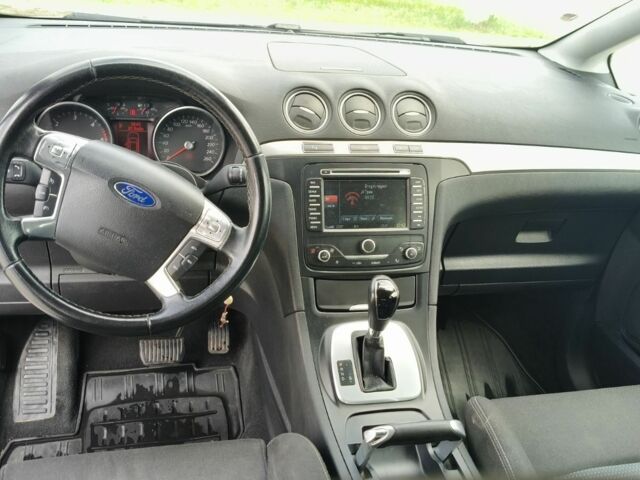 Серый Форд С-Макс, объемом двигателя 2 л и пробегом 260 тыс. км за 7200 $, фото 6 на Automoto.ua