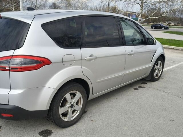 Серый Форд С-Макс, объемом двигателя 2 л и пробегом 260 тыс. км за 7200 $, фото 3 на Automoto.ua