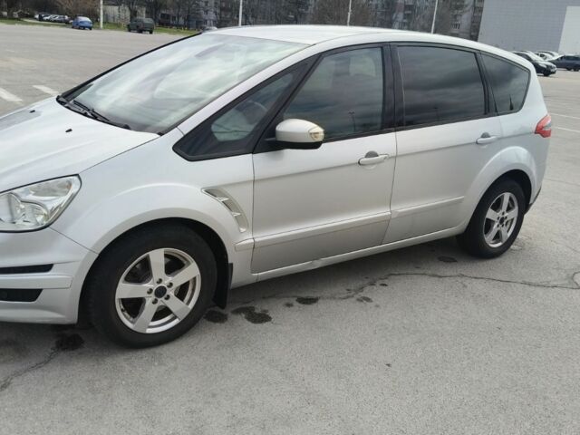 Серый Форд С-Макс, объемом двигателя 2 л и пробегом 260 тыс. км за 7200 $, фото 1 на Automoto.ua