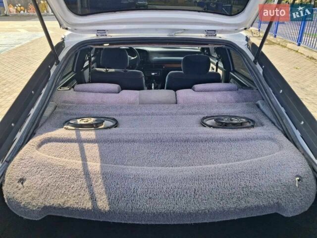 Белый Форд Скорпио, объемом двигателя 2.3 л и пробегом 300 тыс. км за 3000 $, фото 9 на Automoto.ua