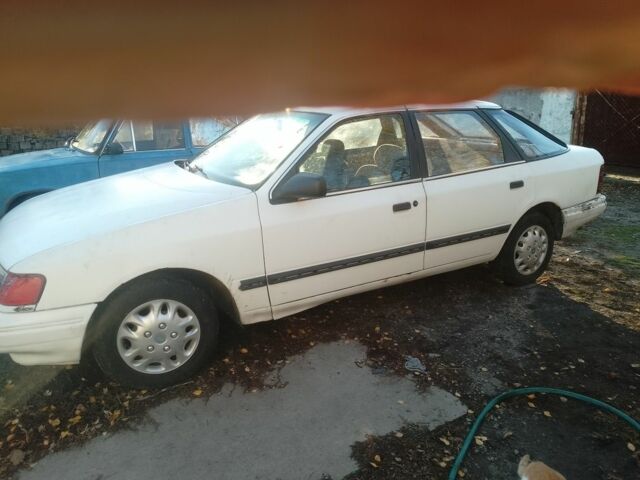 Белый Форд Скорпио, объемом двигателя 2 л и пробегом 300 тыс. км за 1075 $, фото 4 на Automoto.ua