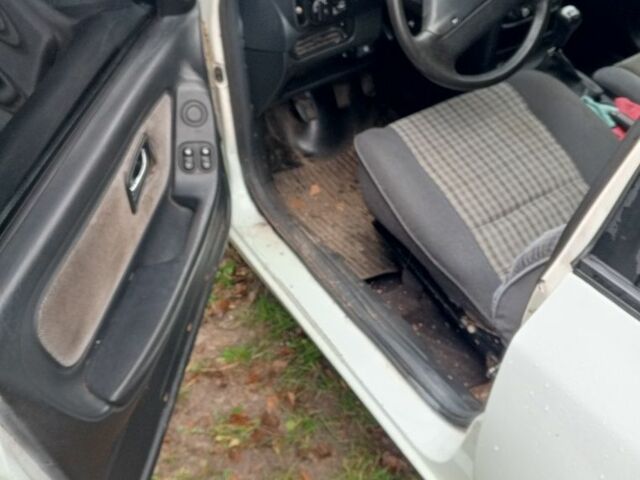 Білий Форд Скорпіо, об'ємом двигуна 2 л та пробігом 250 тис. км за 750 $, фото 2 на Automoto.ua