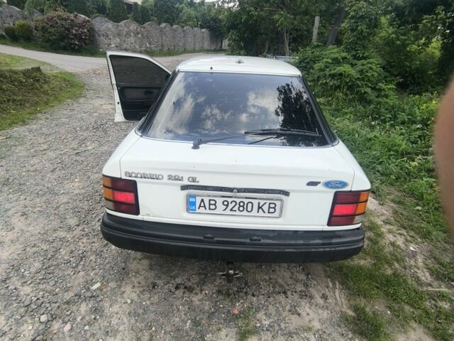 Белый Форд Скорпио, объемом двигателя 3 л и пробегом 345 тыс. км за 811 $, фото 6 на Automoto.ua