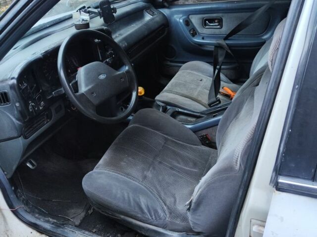 Белый Форд Скорпио, объемом двигателя 1.8 л и пробегом 210 тыс. км за 582 $, фото 4 на Automoto.ua