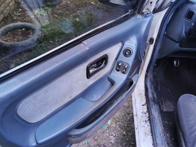 Белый Форд Скорпио, объемом двигателя 1.8 л и пробегом 210 тыс. км за 582 $, фото 7 на Automoto.ua