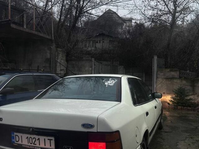 Белый Форд Скорпио, объемом двигателя 2 л и пробегом 190 тыс. км за 1016 $, фото 3 на Automoto.ua