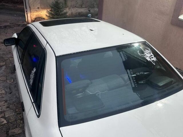 Белый Форд Скорпио, объемом двигателя 2 л и пробегом 190 тыс. км за 1016 $, фото 5 на Automoto.ua