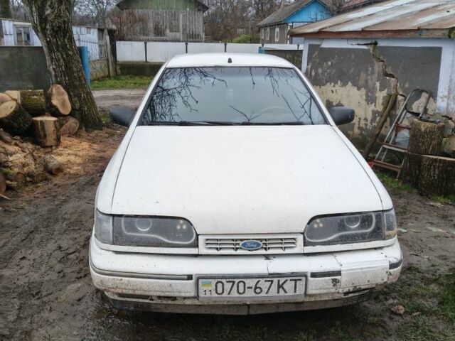 Белый Форд Скорпио, объемом двигателя 2 л и пробегом 300 тыс. км за 800 $, фото 1 на Automoto.ua