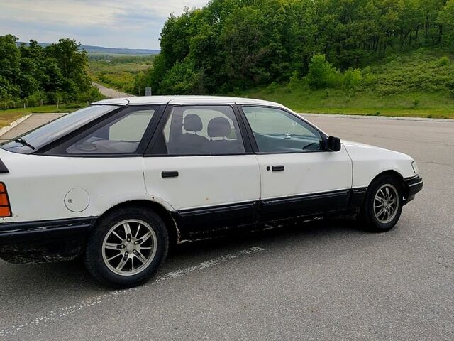 Білий Форд Скорпіо, об'ємом двигуна 2 л та пробігом 300 тис. км за 900 $, фото 1 на Automoto.ua