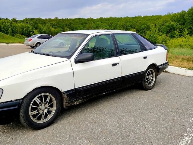 Білий Форд Скорпіо, об'ємом двигуна 2 л та пробігом 300 тис. км за 900 $, фото 3 на Automoto.ua