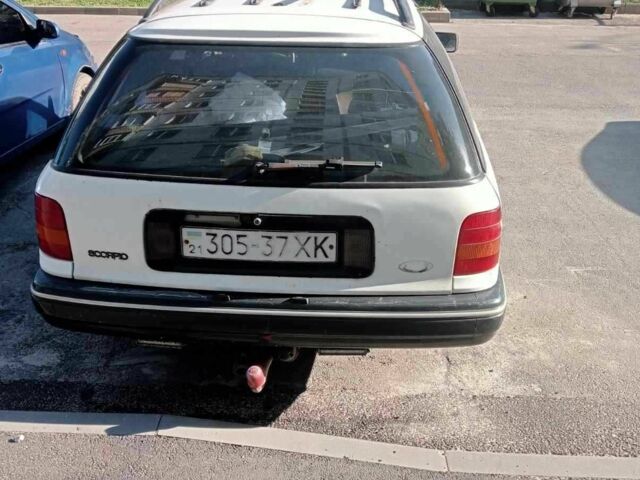 Белый Форд Скорпио, объемом двигателя 2 л и пробегом 230 тыс. км за 501 $, фото 3 на Automoto.ua