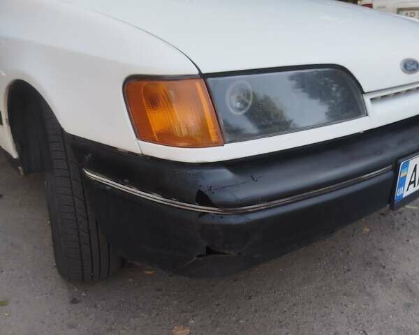 Белый Форд Скорпио, объемом двигателя 2 л и пробегом 540 тыс. км за 969 $, фото 2 на Automoto.ua