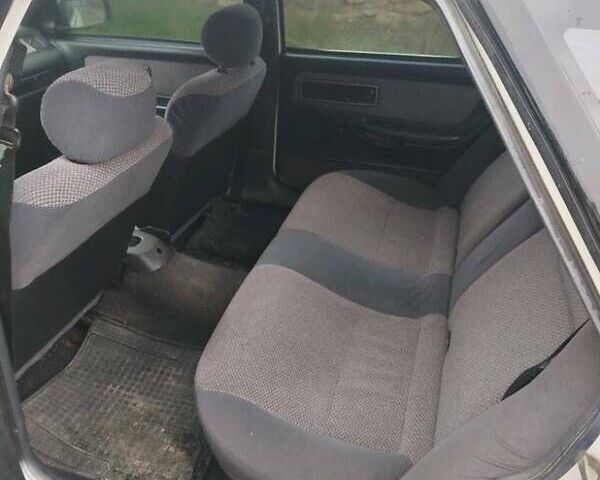 Білий Форд Скорпіо, об'ємом двигуна 2 л та пробігом 250 тис. км за 1250 $, фото 3 на Automoto.ua