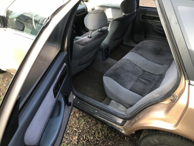 Бежевый Форд Скорпио, объемом двигателя 2.4 л и пробегом 300 тыс. км за 1250 $, фото 9 на Automoto.ua