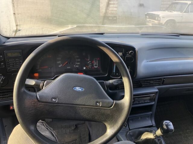 Бежевый Форд Скорпио, объемом двигателя 2.4 л и пробегом 300 тыс. км за 1250 $, фото 10 на Automoto.ua