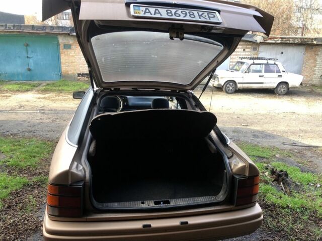 Бежевый Форд Скорпио, объемом двигателя 2.4 л и пробегом 300 тыс. км за 1250 $, фото 11 на Automoto.ua