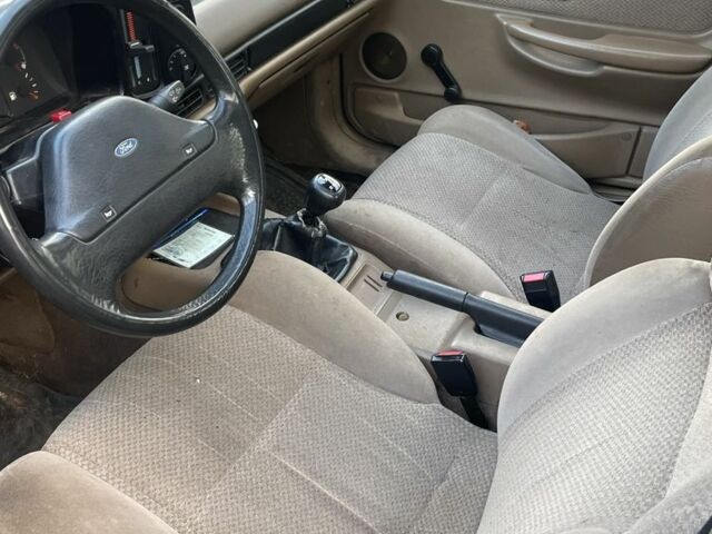 Бежевый Форд Скорпио, объемом двигателя 2 л и пробегом 300 тыс. км за 828 $, фото 2 на Automoto.ua