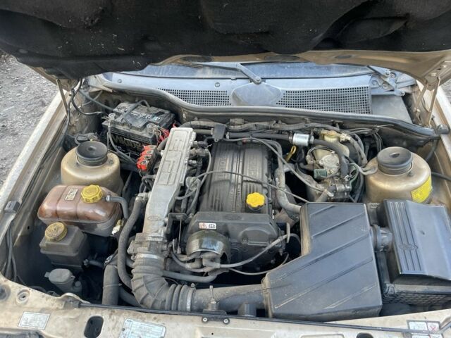 Бежевый Форд Скорпио, объемом двигателя 2 л и пробегом 300 тыс. км за 828 $, фото 6 на Automoto.ua