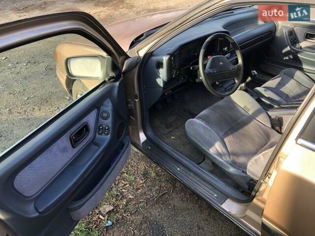 Бежевый Форд Скорпио, объемом двигателя 2.4 л и пробегом 300 тыс. км за 1250 $, фото 5 на Automoto.ua
