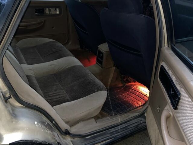 Бежевый Форд Скорпио, объемом двигателя 2.4 л и пробегом 350 тыс. км за 600 $, фото 5 на Automoto.ua