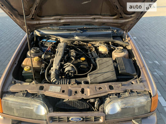 Бежевий Форд Скорпіо, об'ємом двигуна 2 л та пробігом 300 тис. км за 1700 $, фото 15 на Automoto.ua