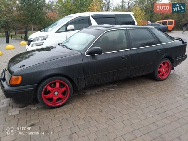 Черный Форд Скорпио, объемом двигателя 2.4 л и пробегом 300 тыс. км за 2500 $, фото 1 на Automoto.ua