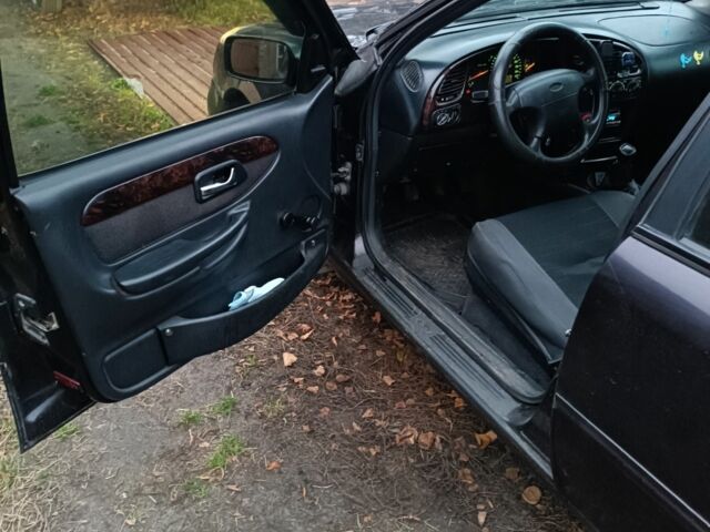 Фиолетовый Форд Скорпио, объемом двигателя 2.5 л и пробегом 300 тыс. км за 1400 $, фото 4 на Automoto.ua